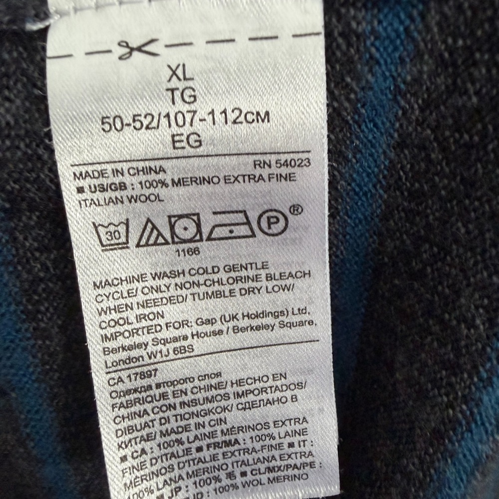 Banana Republic Men's V-Neck Sweater in Gray and Blue XL - Picture 6 of 6